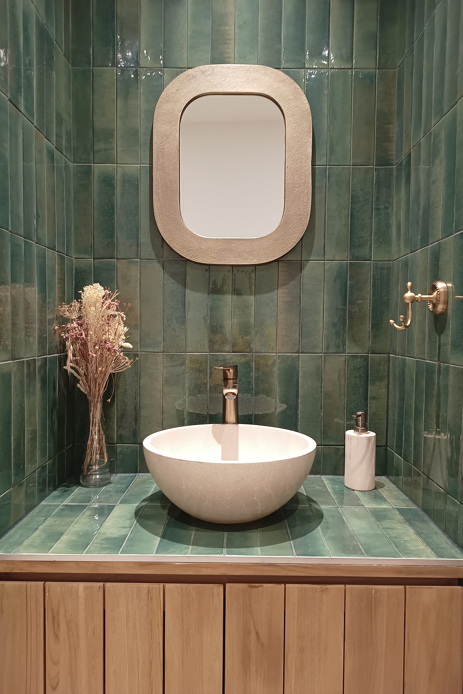Détail de l'aménagement des sanitaires du siège social