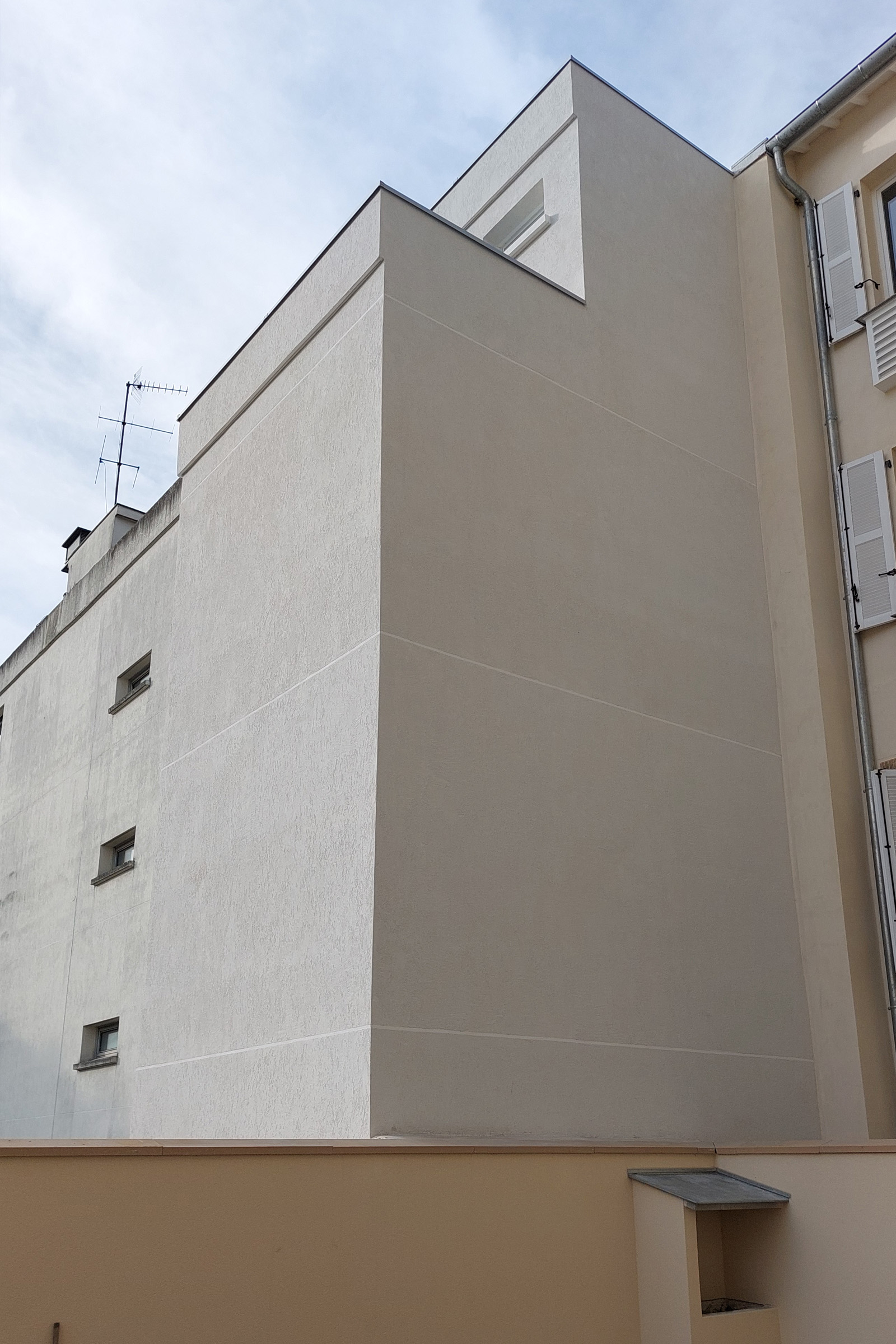 Façades sur cour après ravalement à la suite d’un sinistre à Vincennes