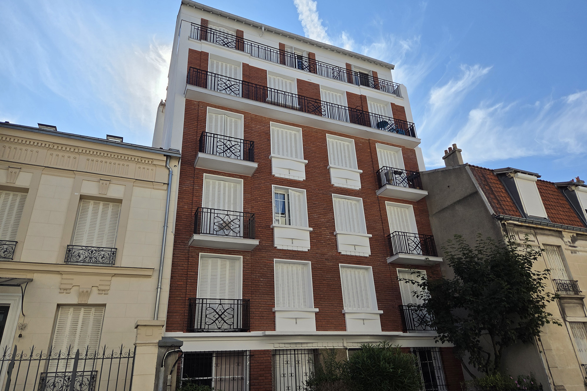 Ravalement d'une façade en brique à Vincennes