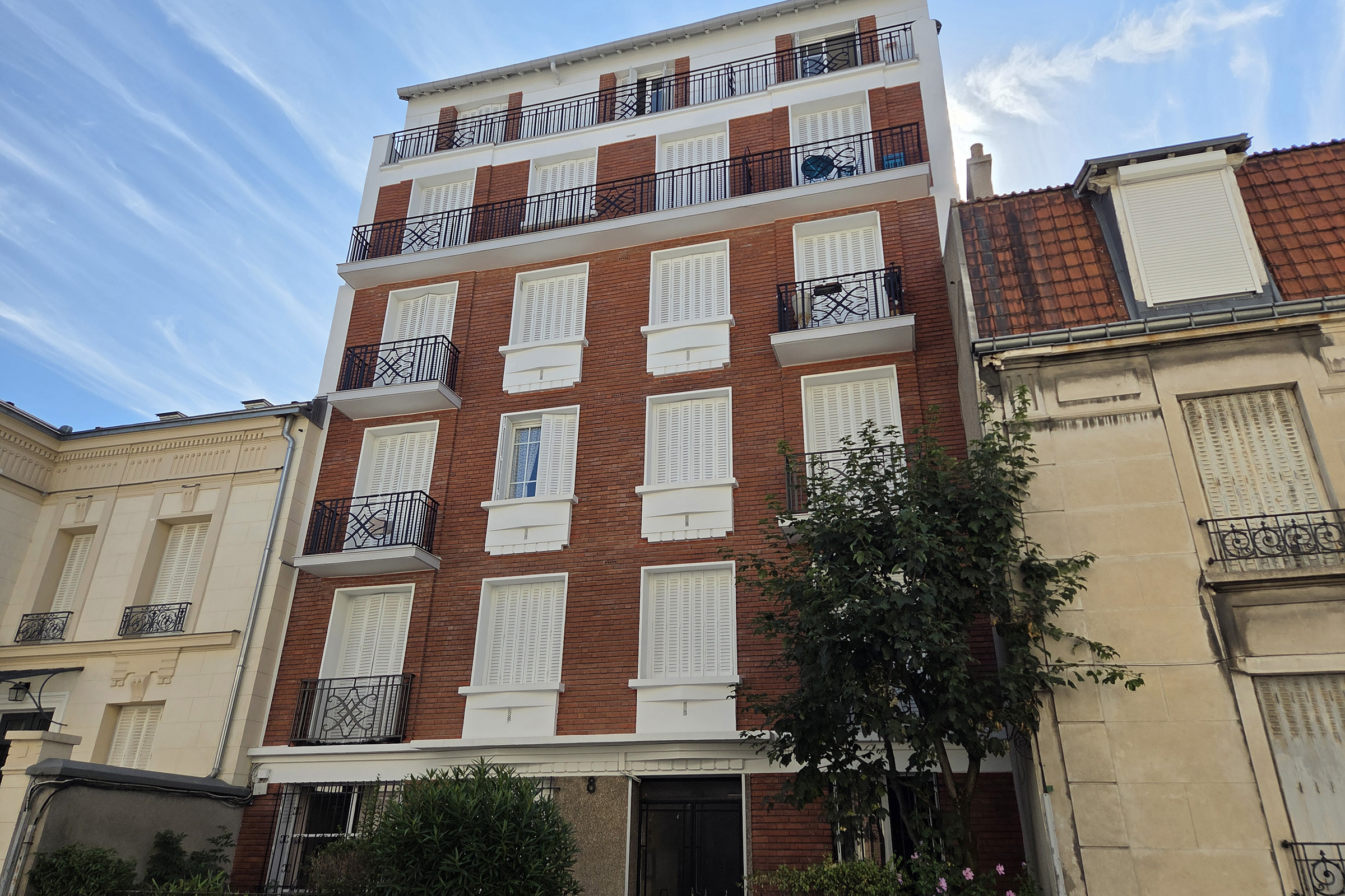 Ravalement de façade en brique et rénovation des balcons à Vincennes