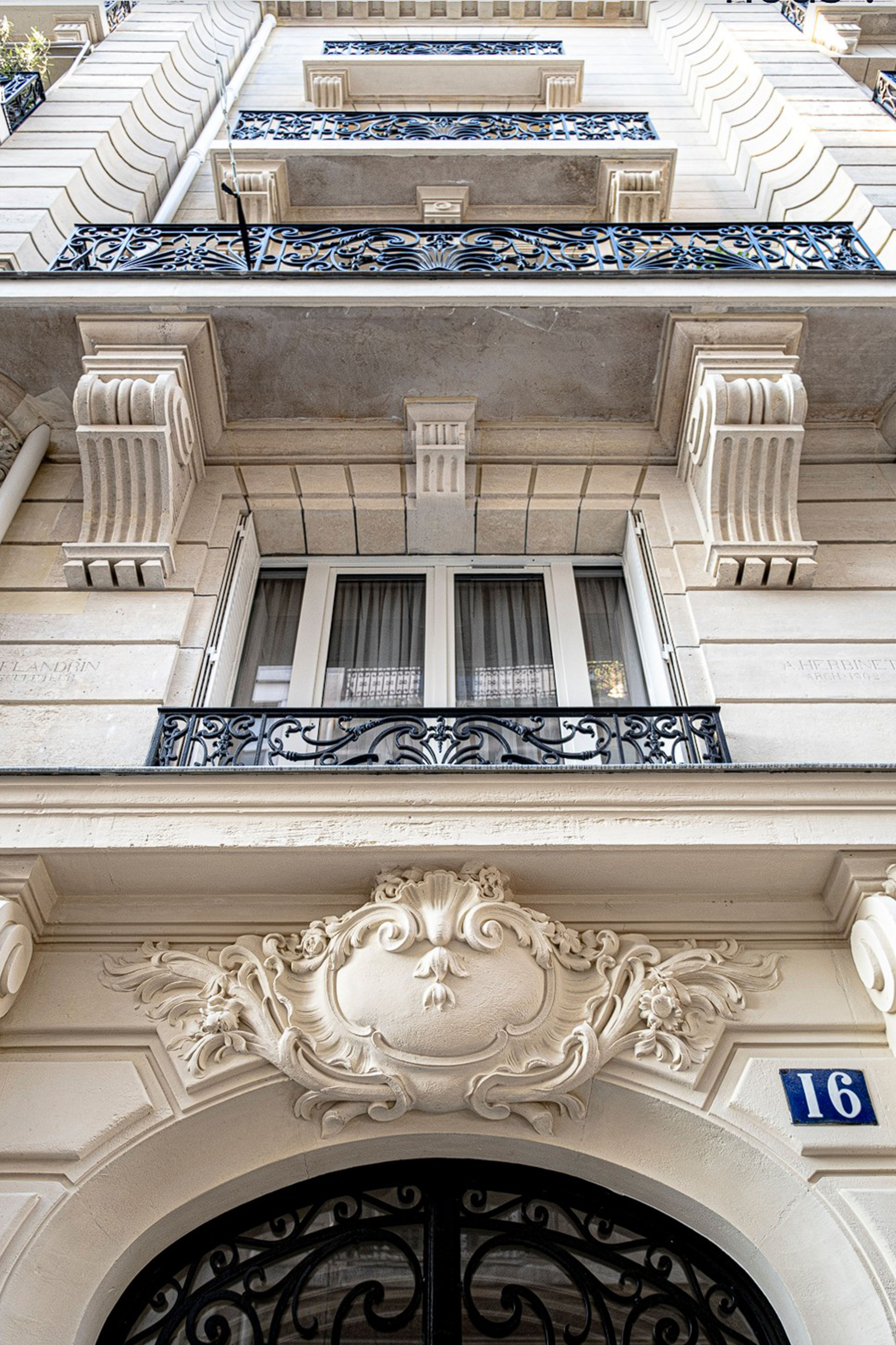 Réparation ponctuelle des pierres dégradées en façade
