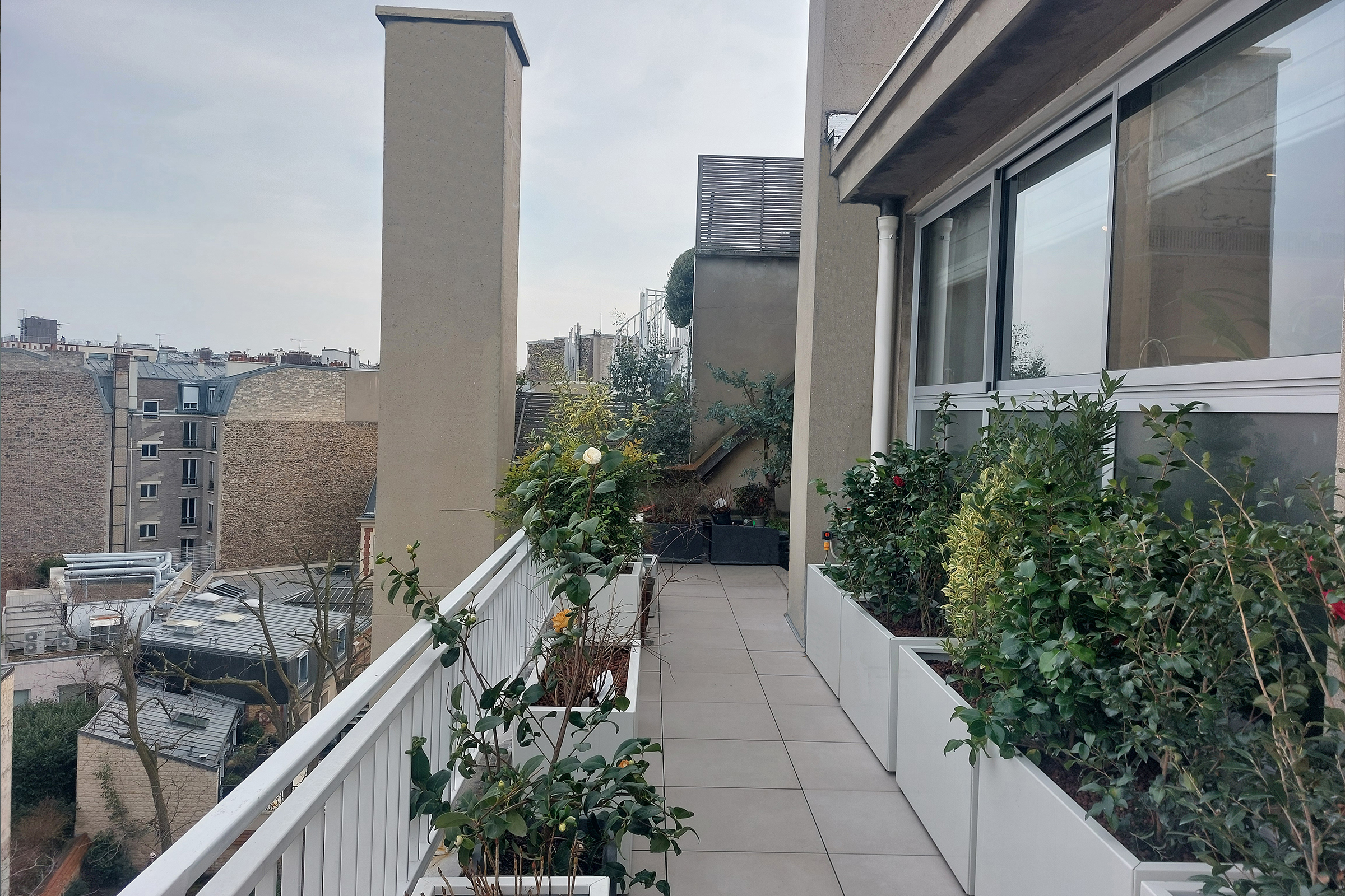 Terrasse avec dalles sur plots après réfection de l'étanchéité