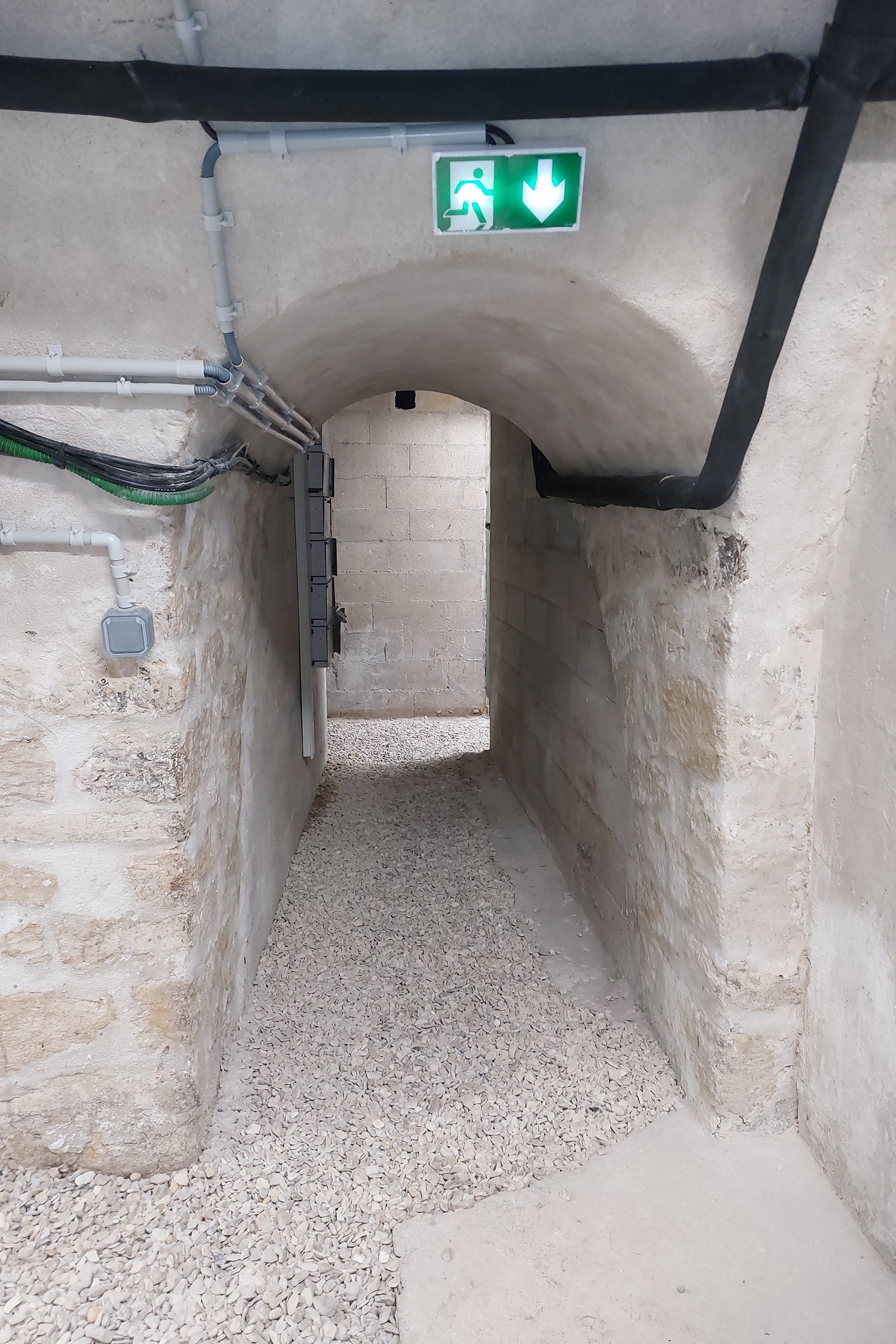 Passage voûté après assainissement des maçonneries des caves