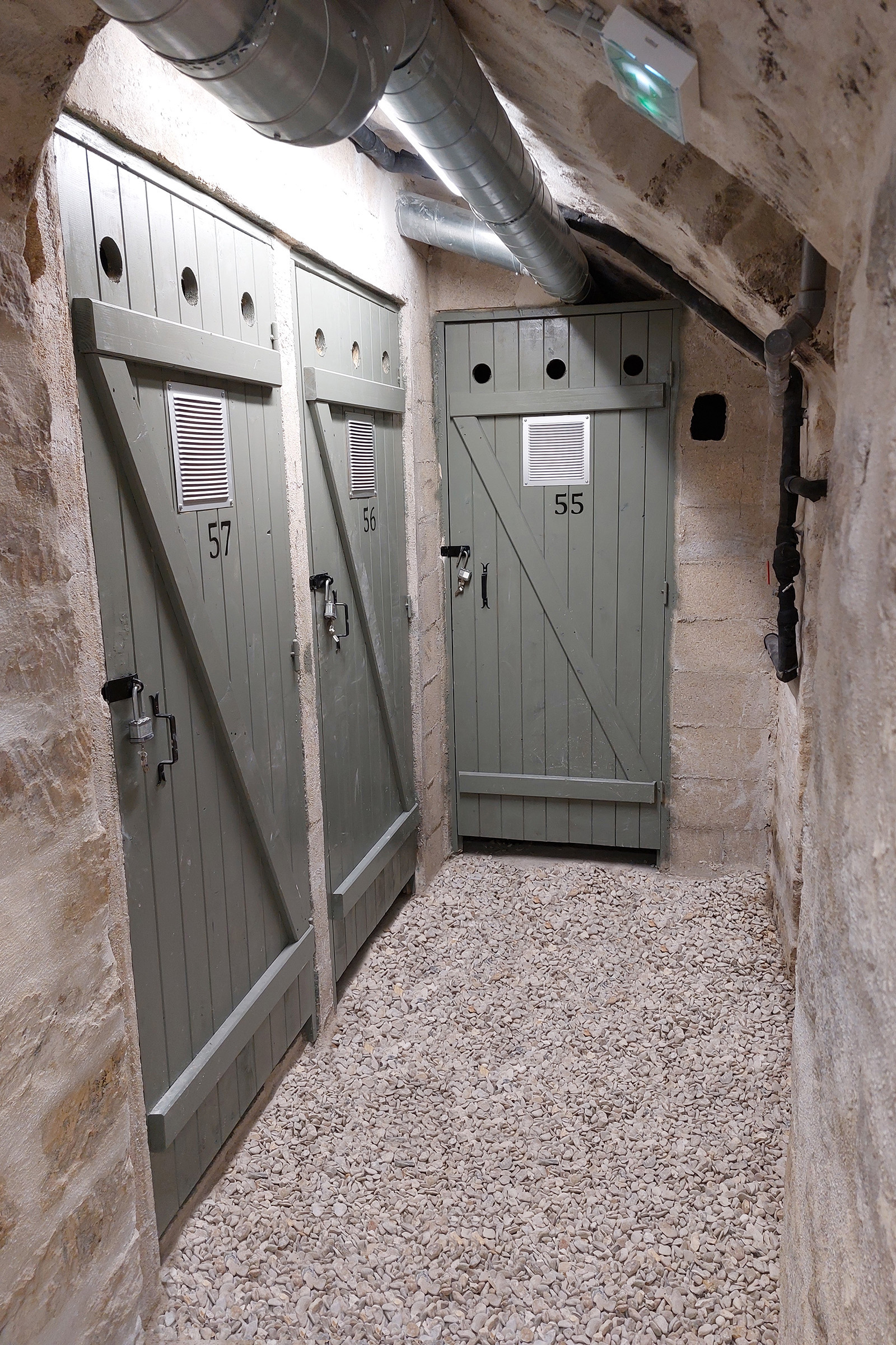 Portes de caves ventilées après travaux de réhabilitation